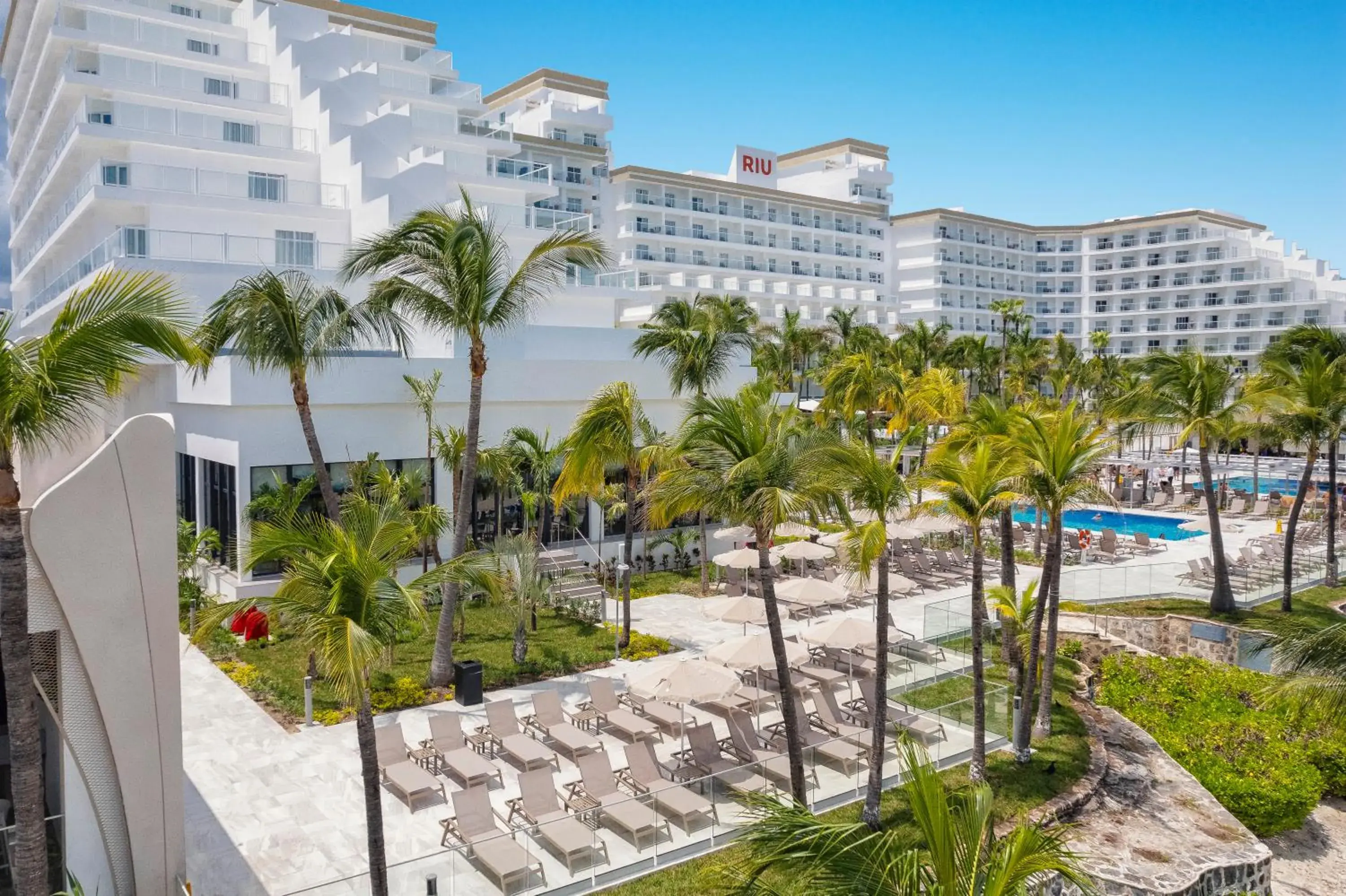 Swimming pool in Riu Caribe - All Inclusive